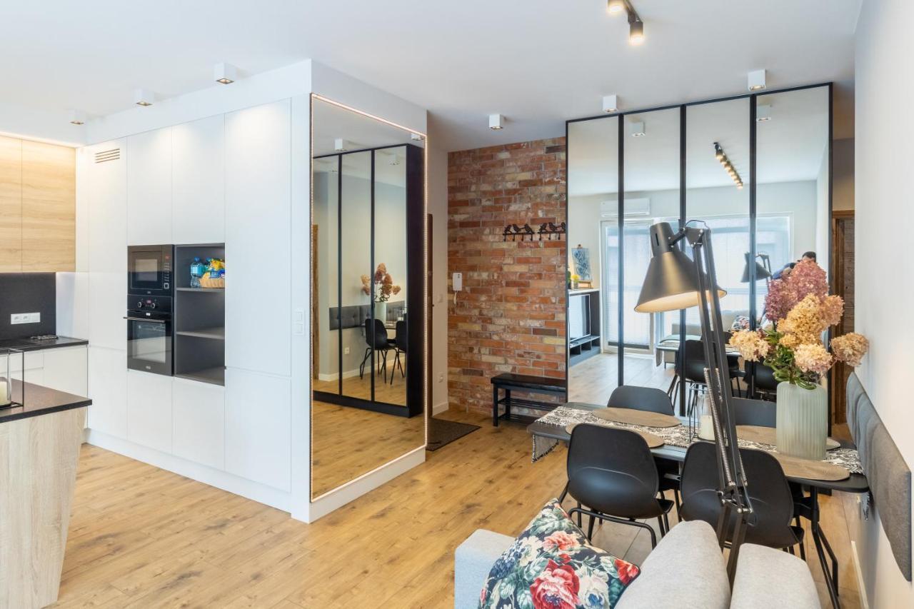 Vip Apart Bielany Przy Metrze Warsaw Exterior photo